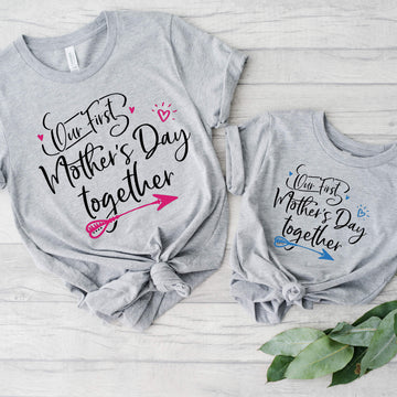 Nuestra primera camiseta para mujer con gráfico a juego del día de la madre Mommy & Me