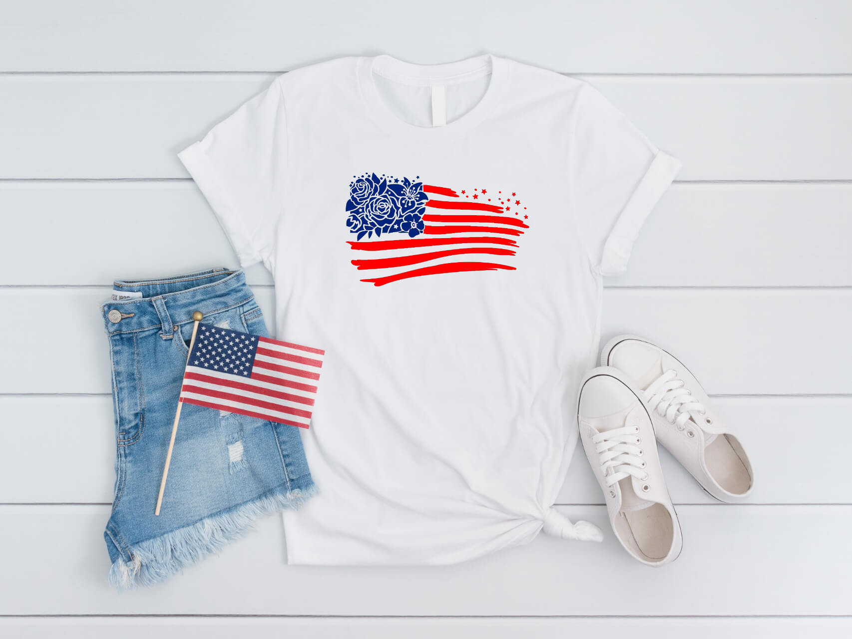 American Flag with Roses Women's Graphic Print T-Shirt / Sweatshirt