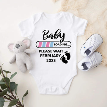 Anuncio de embarazo personalizado, carga de bebé, por favor espere, papá, abuela, abuelo, tía, futuro tío, mono de anuncio de bebé personalizado, caja de regalo personalizada con fecha de parto