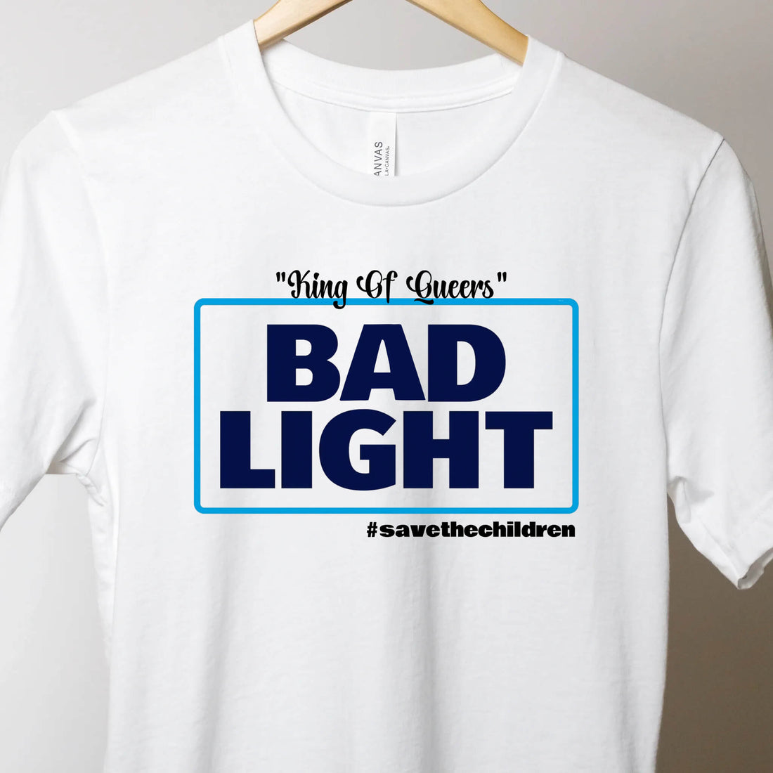 Detener a los peluqueros, Bad Light King of Queers, dejar de apuntar a nuestros niños, boicotear Bud Light, cancelar Bud Light, Bud Light, salvar a los niños camiseta para adultos