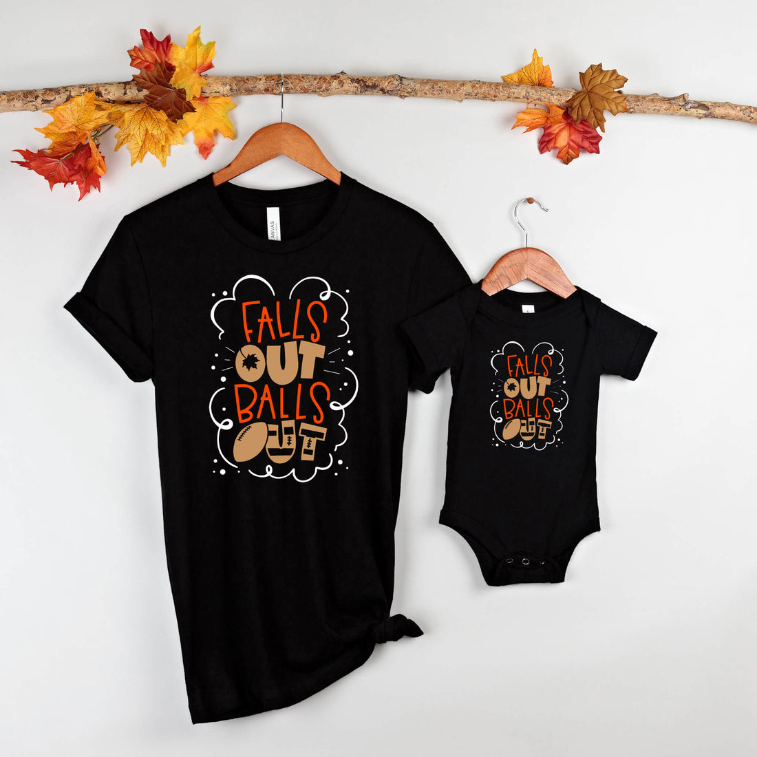 Camiseta con estampado gráfico unisex Fall Football Falls Out Balls Out