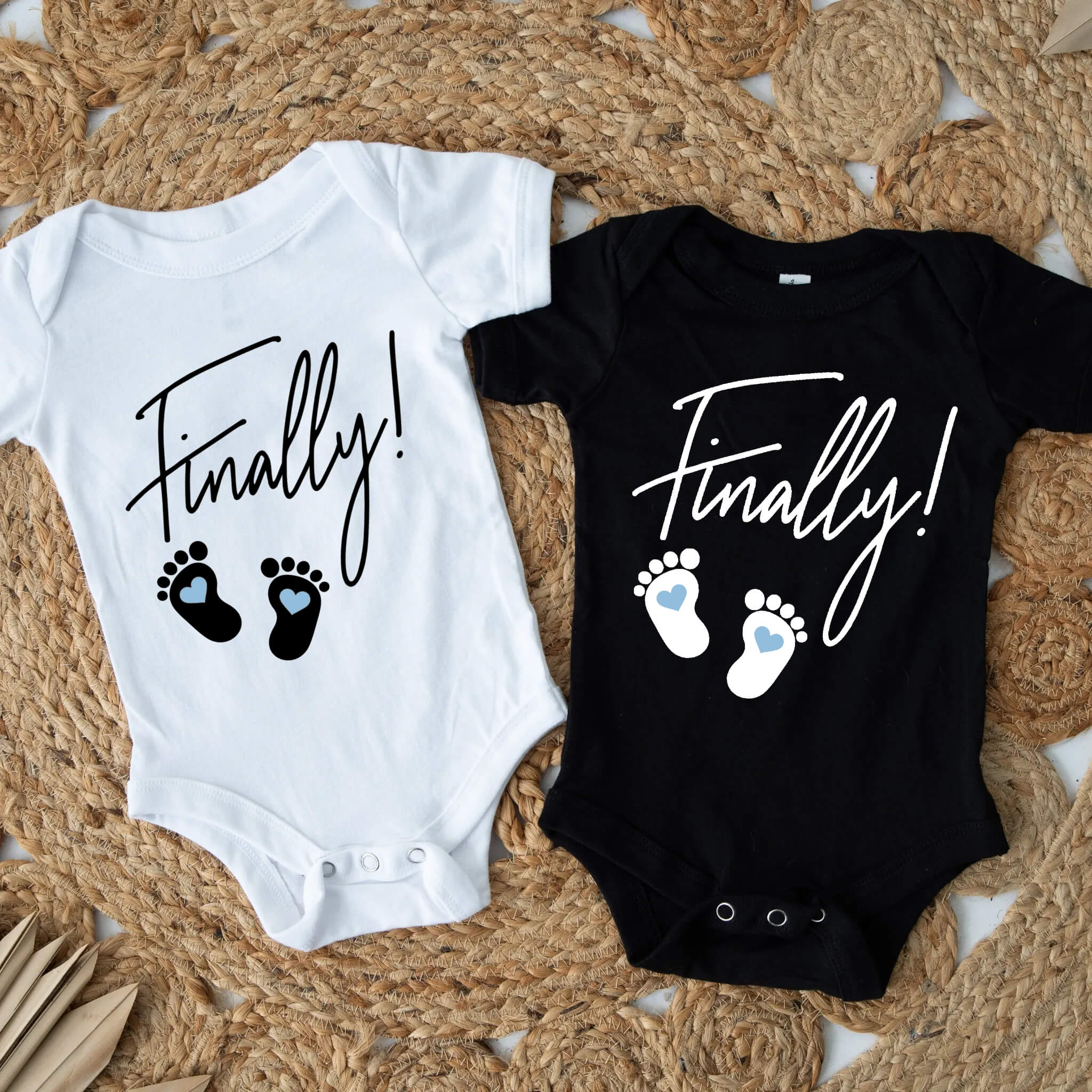 Anuncio de embarazo personalizado, finalmente, papá, abuela, abuelo, tía, futuro tío, anuncio de bebé personalizado Onesie