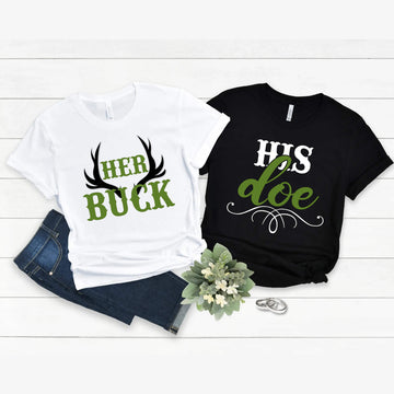 Camisetas unisex con estampado gráfico de Her Buck &amp; His Doe para parejas a juego