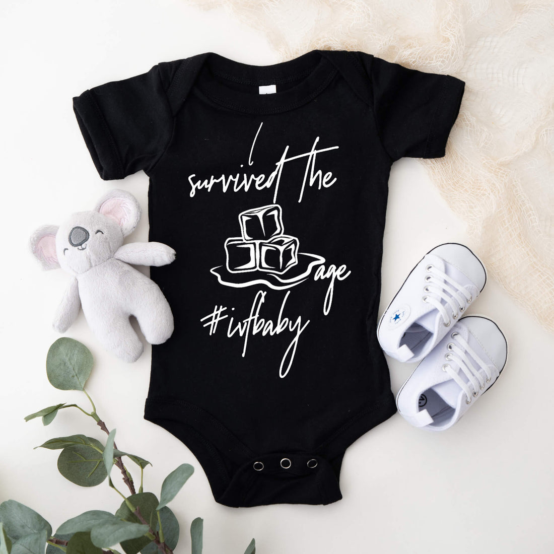 Anuncio de embarazo personalizado, FIV sobreviví a la edad de hielo, papá, abuela, abuelo, tía, futuro tío, anuncio de bebé personalizado Onesie