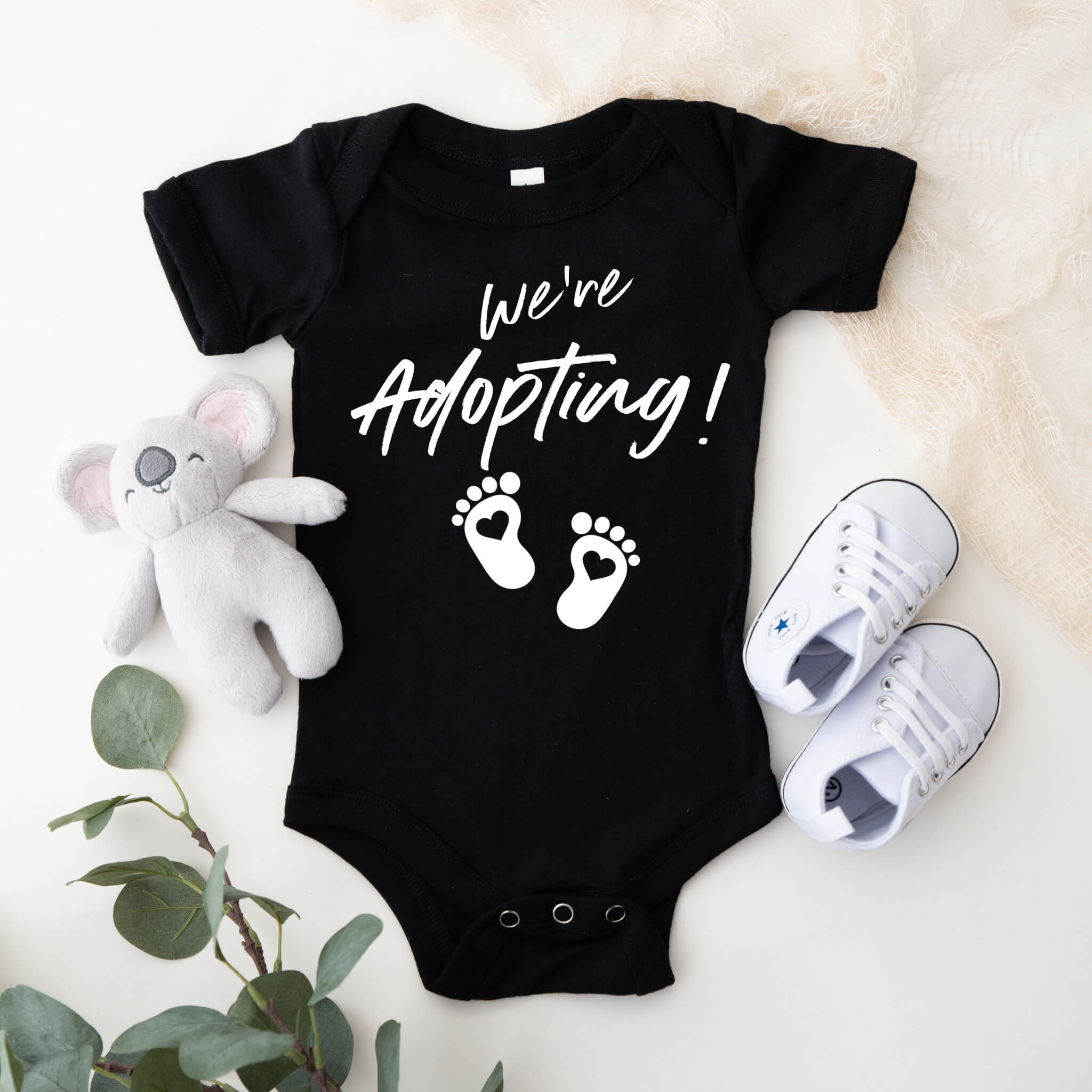 Anuncio de embarazo personalizado, estamos adoptando, papá, abuela, abuelo, tía, futuro tío, anuncio de bebé personalizado Onesie