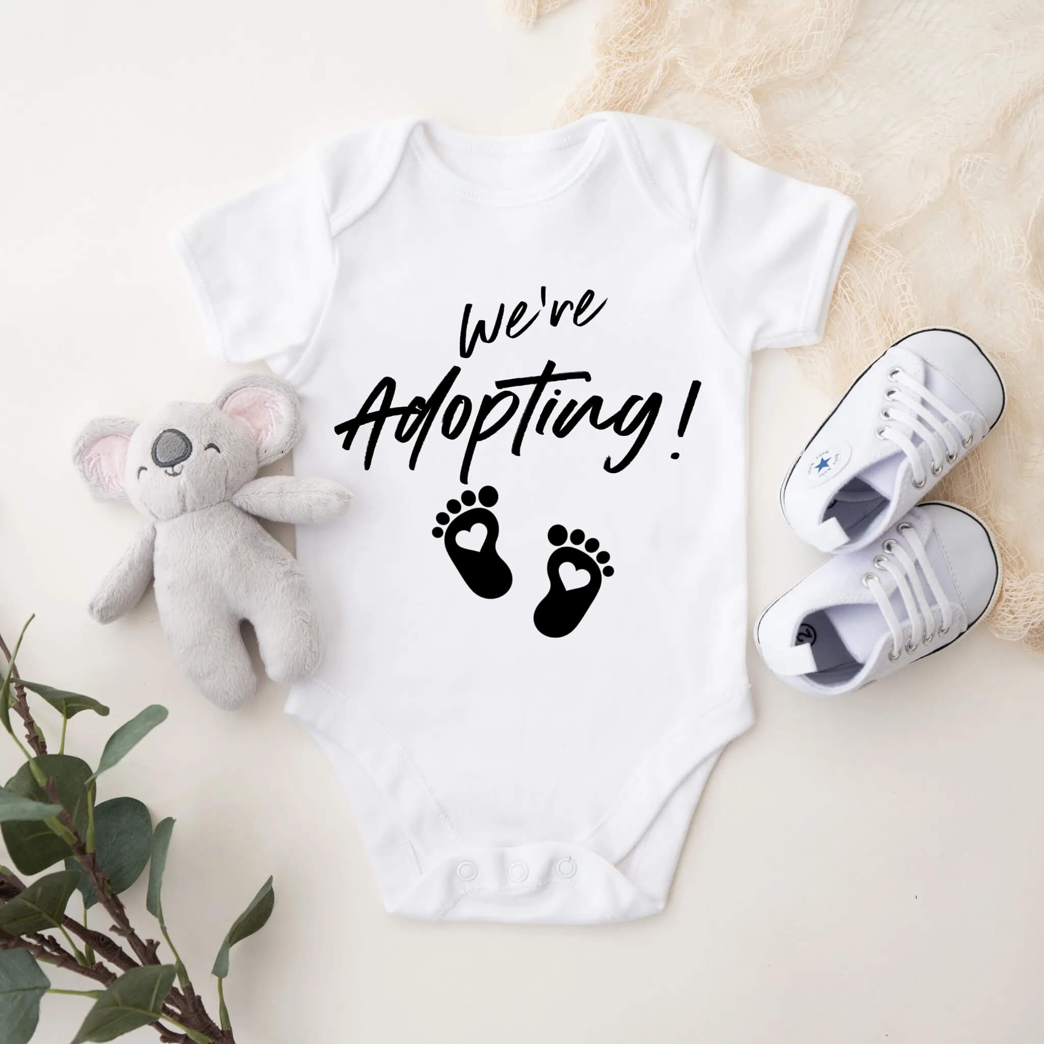 Anuncio de embarazo personalizado, estamos adoptando, papá, abuela, abuelo, tía, futuro tío, anuncio de bebé personalizado Onesie